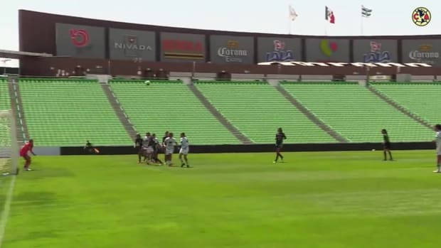 Muñoz's perfect free-kick goal in the U17 Women's Liga MX final